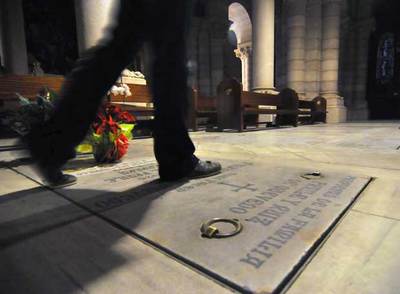 Cripta de la catedral de La Almudena donde se realizan enterramientos.