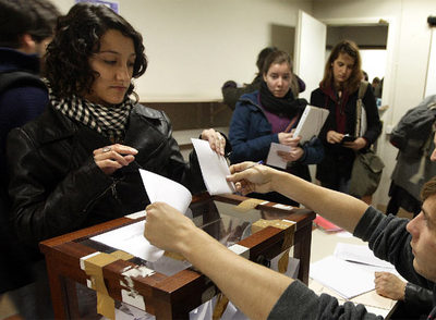 Los anti-Bolonia ganan el referéndum en la UB con el 20% de participación