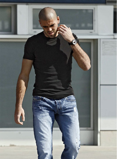 Víctor Valdés, ayer tras el entrenamiento del Barça.