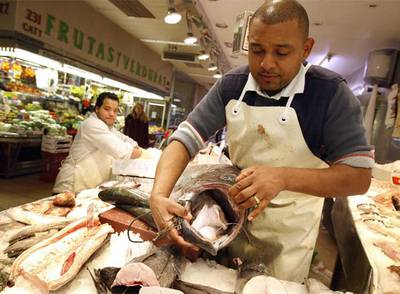 Puesto de pescado en el  mercado de Maravillas, en la calle de Bravo Murillo.
