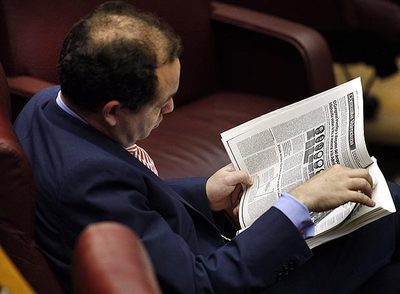 ENTRE EL DESPACHO Y EL ESCAÑO