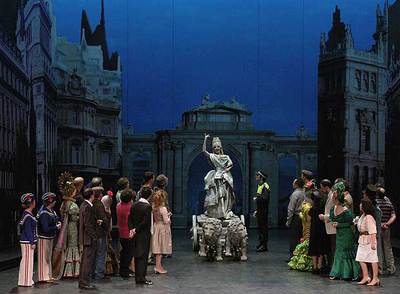 Escena de  La Gran Vía... esquina a Chueca,  con versión y dirección de Paco Mir.