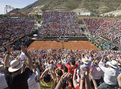 La pista de tenis en el parque de Terra Mítica de Benidorm.