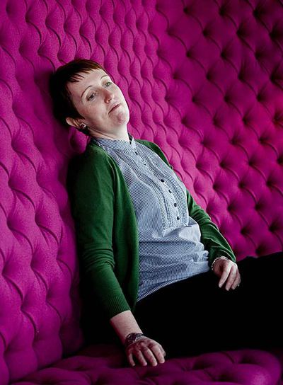 La escritora Catherine O'Flynn, ayer en el Raval de Barcelona.