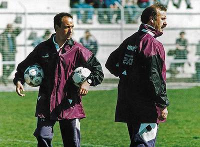 Rafa Benítez y Vicente del Bosque, cuando dirigieron a la primera plantilla del Madrid a finales de la temporada 1993-1994.
