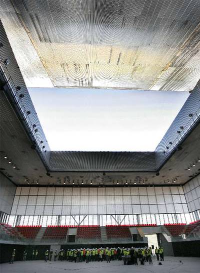 Interior del centro de tenis La Caja Mágica.