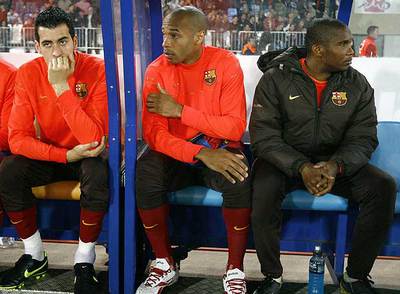 Busquets, Henry y Eto'o, el domingo en el banquillo del Barcelona en Almería.