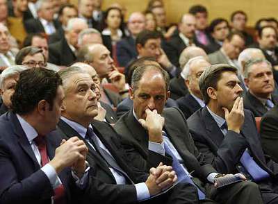 Los empresarios arropan al político