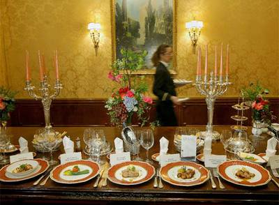 Varios platos del menú que se sirvió en la última cena del  Titanic.  