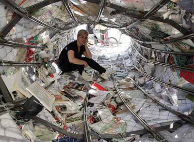 Chorro de libros junto al Puente Romano de Córdoba