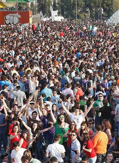 10.000 jóvenes acuden a un 'macrobotellón' en Granada