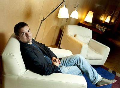 El novelista peruano Santiago Roncagliolo, autor de  Memorias de una dama , durante esta entrevista en Madrid.