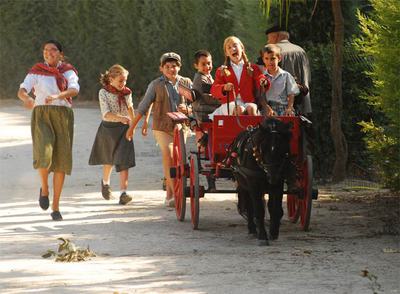 Ana de Mena encarna a Marisol de niña. En la imagen, una escena de la película.