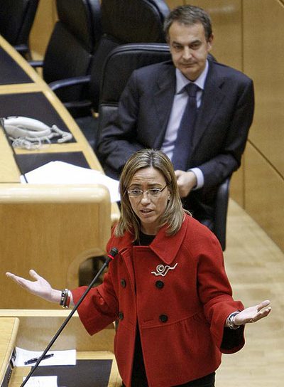 Chacón y Zapatero, ayer en el Senado.