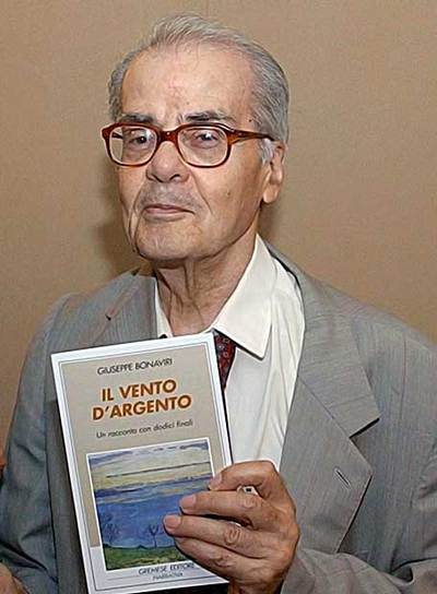 Giuseppe Bonaviri, en 2002.