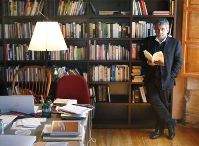 Bernardo Atxaga, en su casa de Zaiduondo (Álava).