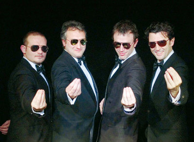  Los actores de la obra   Magic People Show.  