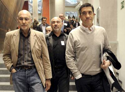 Rodolfo Ares, José Antonio Pastor y Patxi López (de izquierda a derecha), el pasado sábado en el Palacio Euskalduna de Bilbao.