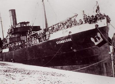 El 'Stanbrook', partiendo del puerto de Alicante con exiliados españoles camino del norte de África.