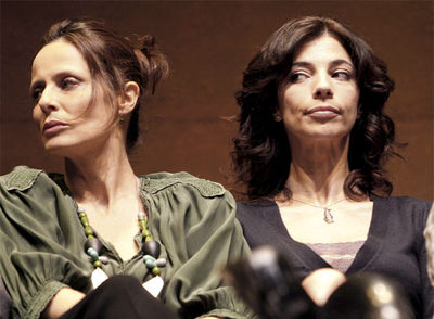 Aitana Sánchez-Gijón y Maribel Verdú (derecha), en  Un dios salvaje. 