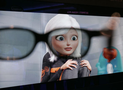 Ginormica, uno de los personajes de  Monstruos contra alienígenas,  vista a través de unas gafas 3D en el International Consumer Electronics Show en Las Vegas.