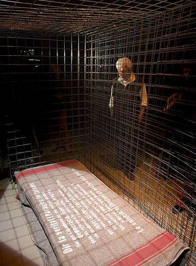 John Berger, ayer en la instalación que Isabel Coixet ha realizado sobre su obra  De A para X .