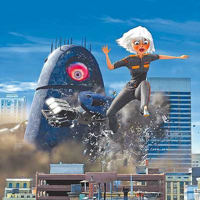 ¿Godzilla 2.0? No. Enórmica, la heroína de  Monstruos y alienígenas,  huyendo de un robot alienígena por las calles de San Francisco.