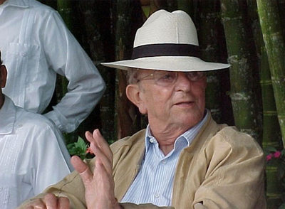 Marcial Maciel, sacerdote y fundador de los Legionarios de Cristo, fotografiado en México en fecha indeterminada.rnJuan Pablo con su amigo y confesor Marcial Maciel, en 2004.