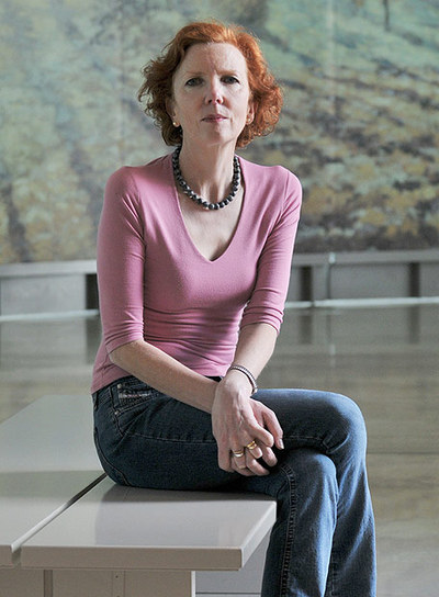 Royall afea la escasa integración de sus compatriotas en España.