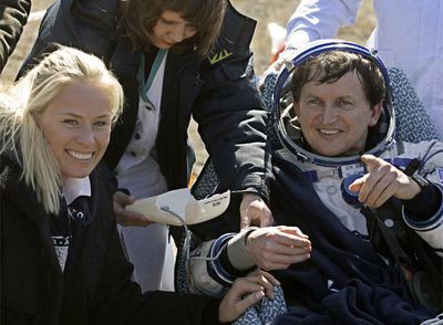 EL MILLONARIO DE LA INFORMÁTICA REGRESA DEL ESPACIO