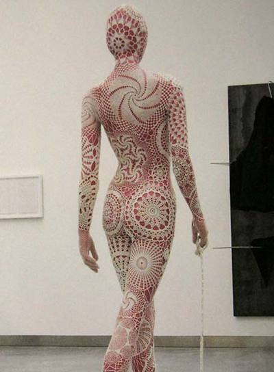 Una de las esculturas de  La vida privada .