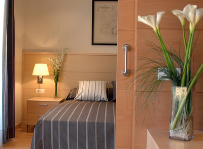 La  suite  Serena de Amarillos del hotel Gar-Anat de Granada.