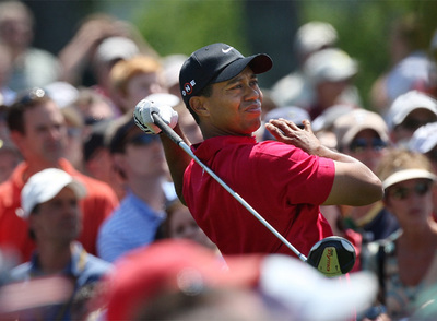 Tiger Woods, ayer tras dar un  drive. 