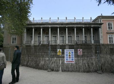 El palacio de El Capricho se despide de las grietas