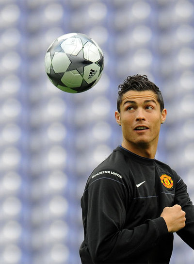 Cristiano Ronaldo, en el entrenamiento de ayer del Manchester United.