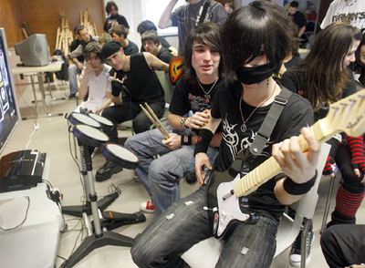 Varios jóvenes durante las XI Jornadas de Manga y Ánime.