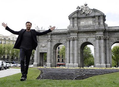 EL HOMBRE MÁS 'SEXY', EN LA PUERTA DE ALCALÁ