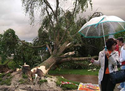Un tornado causa destrozos en Sada