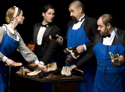 Cuatro de los intérpretes de  Tantas voces , en una escena de la obra.