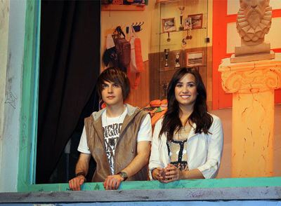 Ismael, protagonista de  Cambio de clase,  y la actriz estadounidense Demi Lovato.