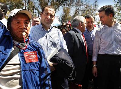 "¿USTED HA VENIDO POR SUS TRAJES?"