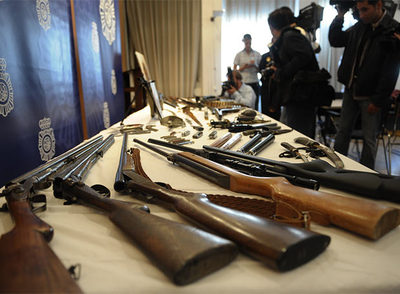 Un arsenal en casa de un detenido por maltrato