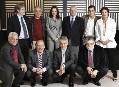 El jurado de los Premios Ortega y Gasset, ayer en Madrid. De izquierda a derecha y de arriba abajo: Juan Luis Cebrián, José Luis Gómez, Cristina Iglesias, Emilio Lledó, José María Ridao, Montserrat Domínguez, Juan Cruz, Jesús Ceberio, Javier Moreno y Joaquín Estefanía.