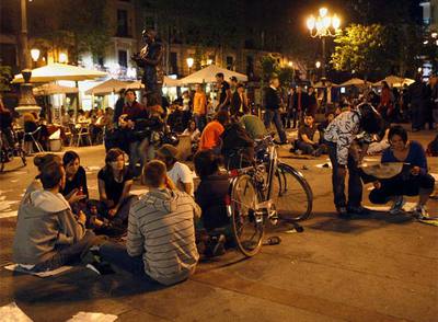 La ciudad trasnocha con las letras