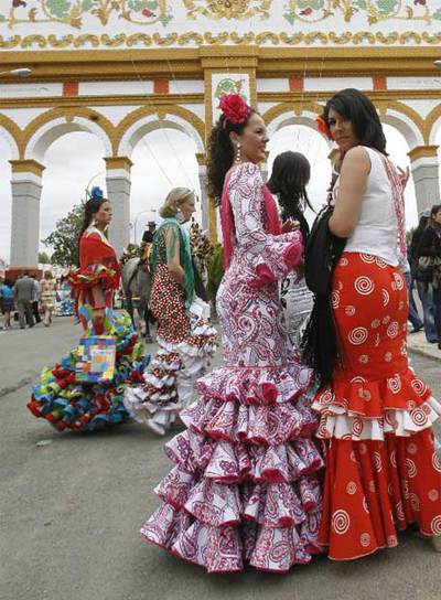Miles de sevillanos celebran el primer día de Feria