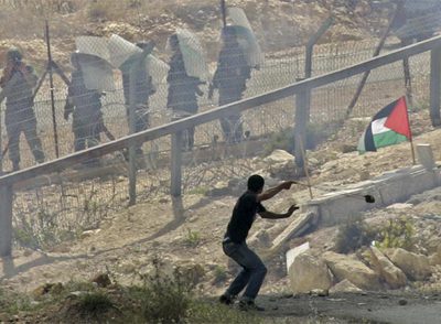 PROTESTA CONTRA LA EDIFICACIÓN DEL MURO