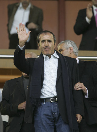 SEVE, EN EL SARDINERO. Severiano Ballesteros fue ovacionado ayer en El Sardinero, al que volvió tras la operación a la que fue sometido el año pasado para extirparle un tumor cerebral.