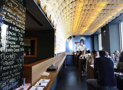 El  gastrobar  Estado Puro, en la plaza de Neptuno de Madrid, donde pone su trabajo y  firma el  chef  Paco Roncero.