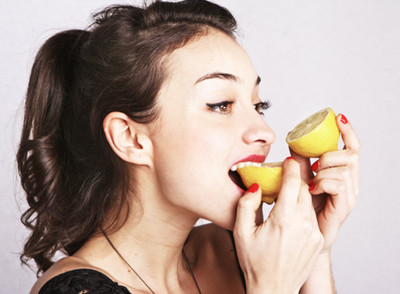 La cantautora Lourdes Hernández,  Russian Red. 