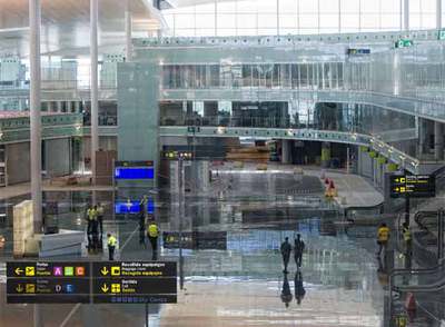 La T-1 de El Prat, a punto de  despegar. 